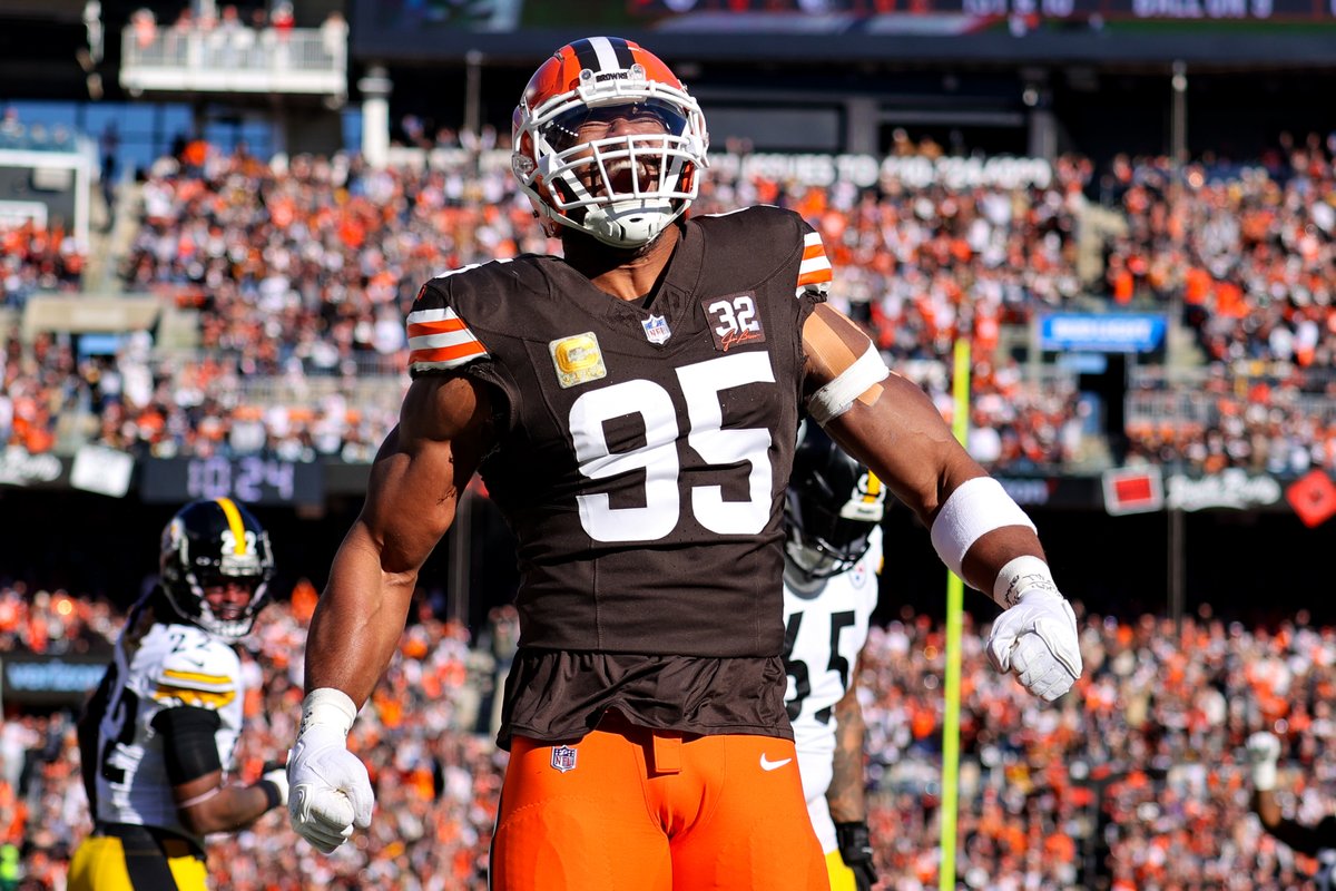 NFLonCBS's tweet photo. The @Browns have allowed the fewest yards per game (243.3) through 10 games since the 2008 Steelers

The 2008 Steelers won the Super Bowl https://t.co/sC6QXYUpp2
