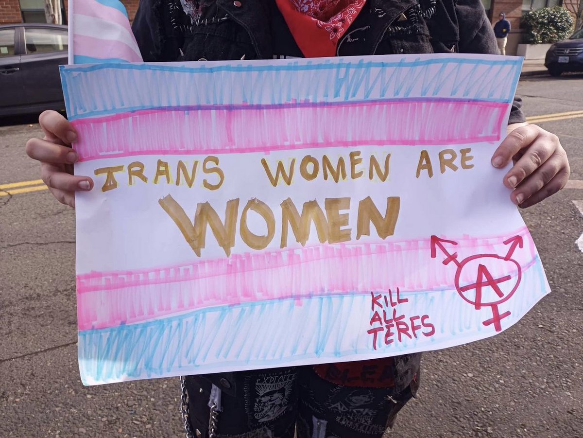 WDI_USA's tweet image. Death threats to women scrawled with kids&apos; markers... on brand for #trantifa.

#WDIPortland
#WomenWillSpeak