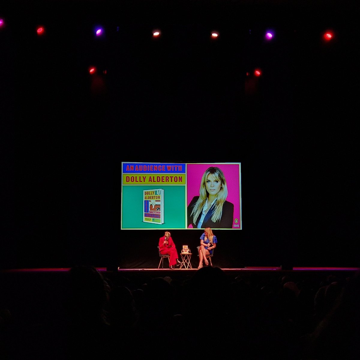 readwithloz's tweet photo. an audience with dolly (and pandora) ☁️📚💌 https://t.co/IArc7cvzSi