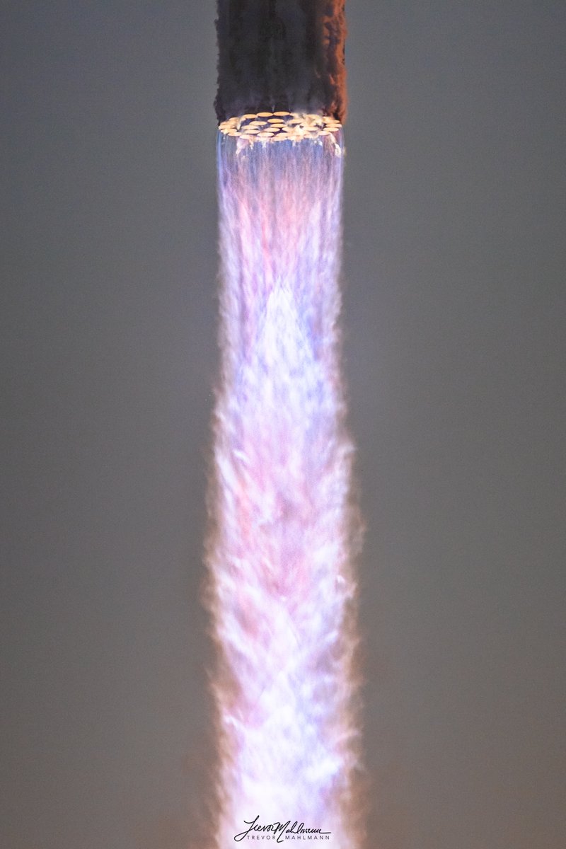 TrevorMahlmann's tweet photo. Holy moly..
33 Raptor engines on Starship burning bright🔥

EXIF settings⚙️/full-res downloads⬇️/wall prints🖼of this image:   https://t.co/4xQvq2dJGg https://t.co/3dlTtOceVv
