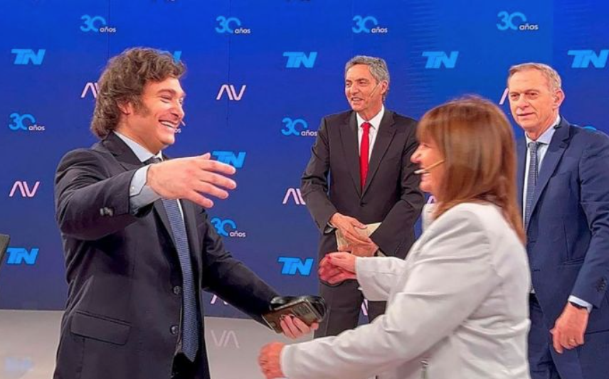 Verovelasco's tweet photo. Si Sichel hubiese tenido el patriotismo de Patricia Bullrich, Boric no sería presidente https://t.co/BGihTIj86s