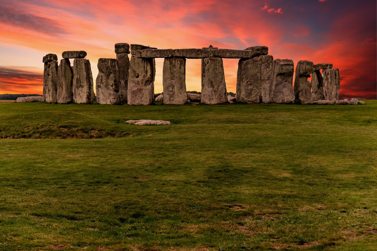 minhfinance's tweet photo. This is one of the most mysterious places in the world 🌏

Stonehenge - Is a complex of large stone pillars arranged in a circle. Each stone pillar is about 4m high, about 2m wide, about 1m thick and weighs about 25 tons. The two heaviest stone pillars weigh about 50 tons. On some stone pillars there are also stones arranged horizontally like beams, forming a large archway.

Stonehenge is one of mankind's greatest archaeological mysteries, challenging all hypotheses, speculations and research by famous archaeologists around the world.

Besides learning and researching how ancient people living around 3000 - 2000 BC were able to transport a large amount of stone in huge quantities from a place 200km away to build a structure  Such huge architecture, people have also come up with countless theories about its uses.

 Options suggested by scientists include an ancient observatory, a temple or sacrificial site of some kind, even a prehistoric opera house or a mass cremation tomb.