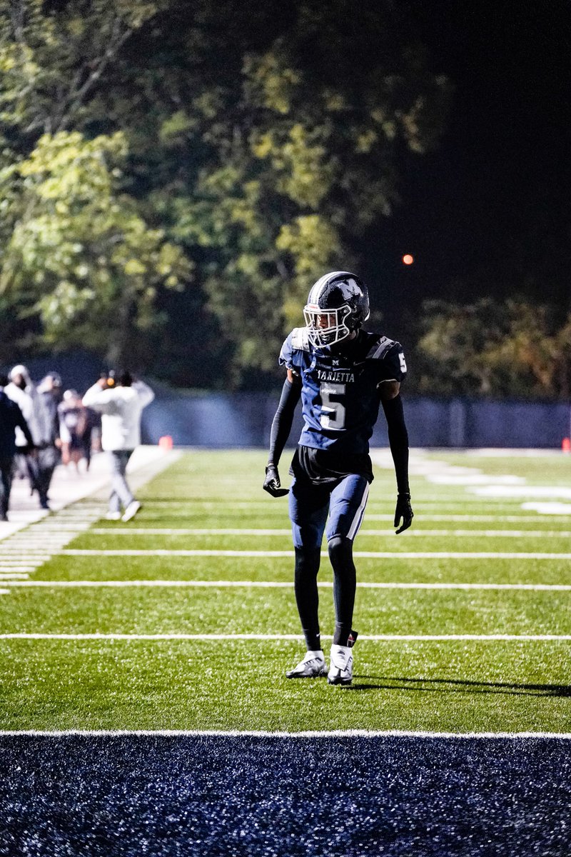 luhleel5's tweet photo. Senior Season Highlights 
Tackles-45
TFL-3
INT-2
Sack-1
PBU-1
FF-1
@MHSFBFAMILY @RecruitGeorgia 

https://t.co/uoR7IQSv3x https://t.co/o0HSRMoKvY