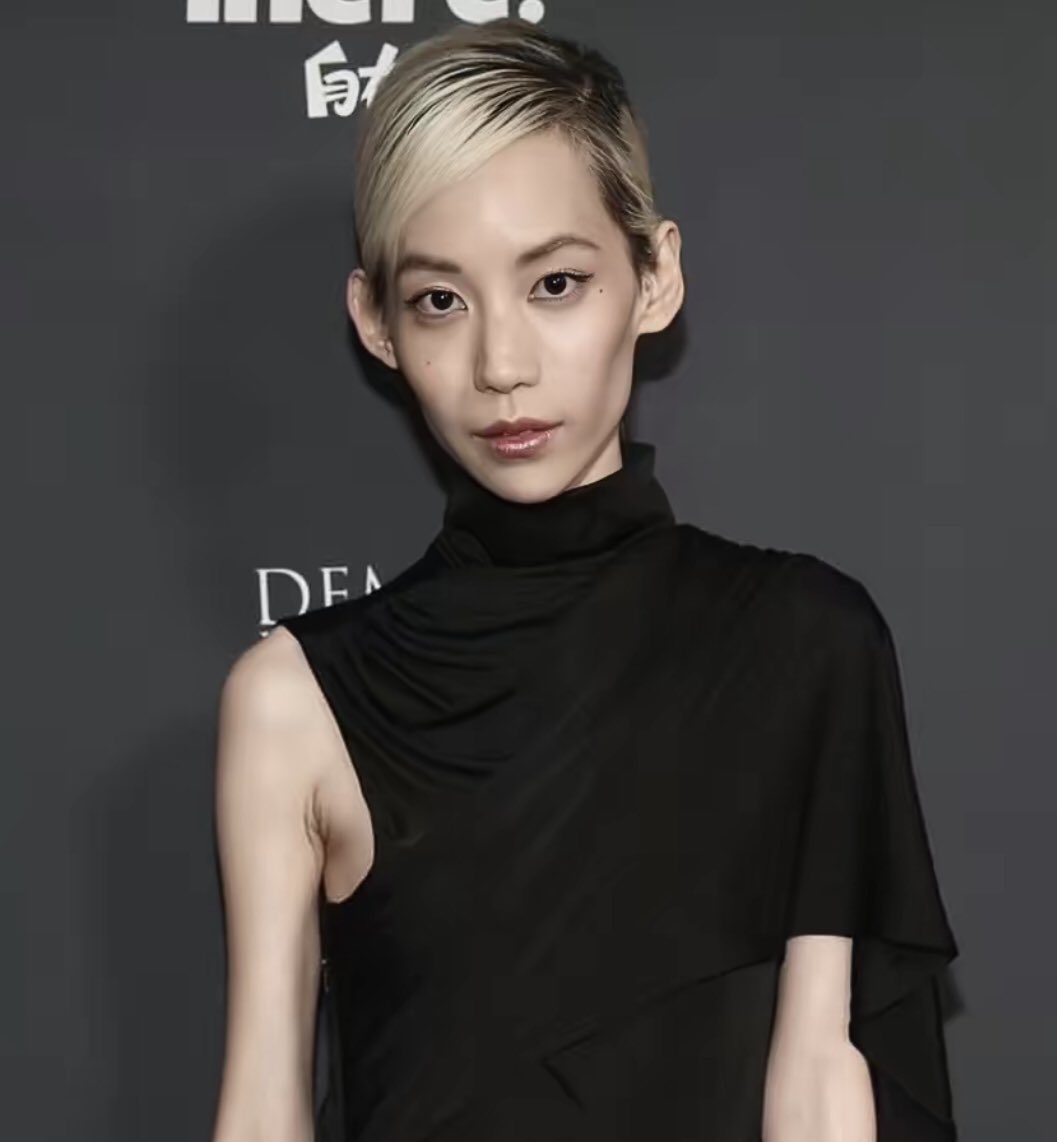 bambiscalling's tweet image. Omg??