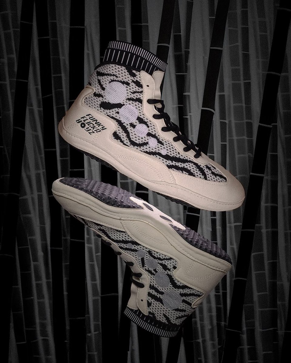 FFB Interlude “Panda” 🐼⁣
⁣
Winter 2023 collection releasing on December 2nd at 6:00PM ET⁣
⁣
Want a pair?⁣
1. “LIKE” this post⁣
2. “RT” this post
⁣