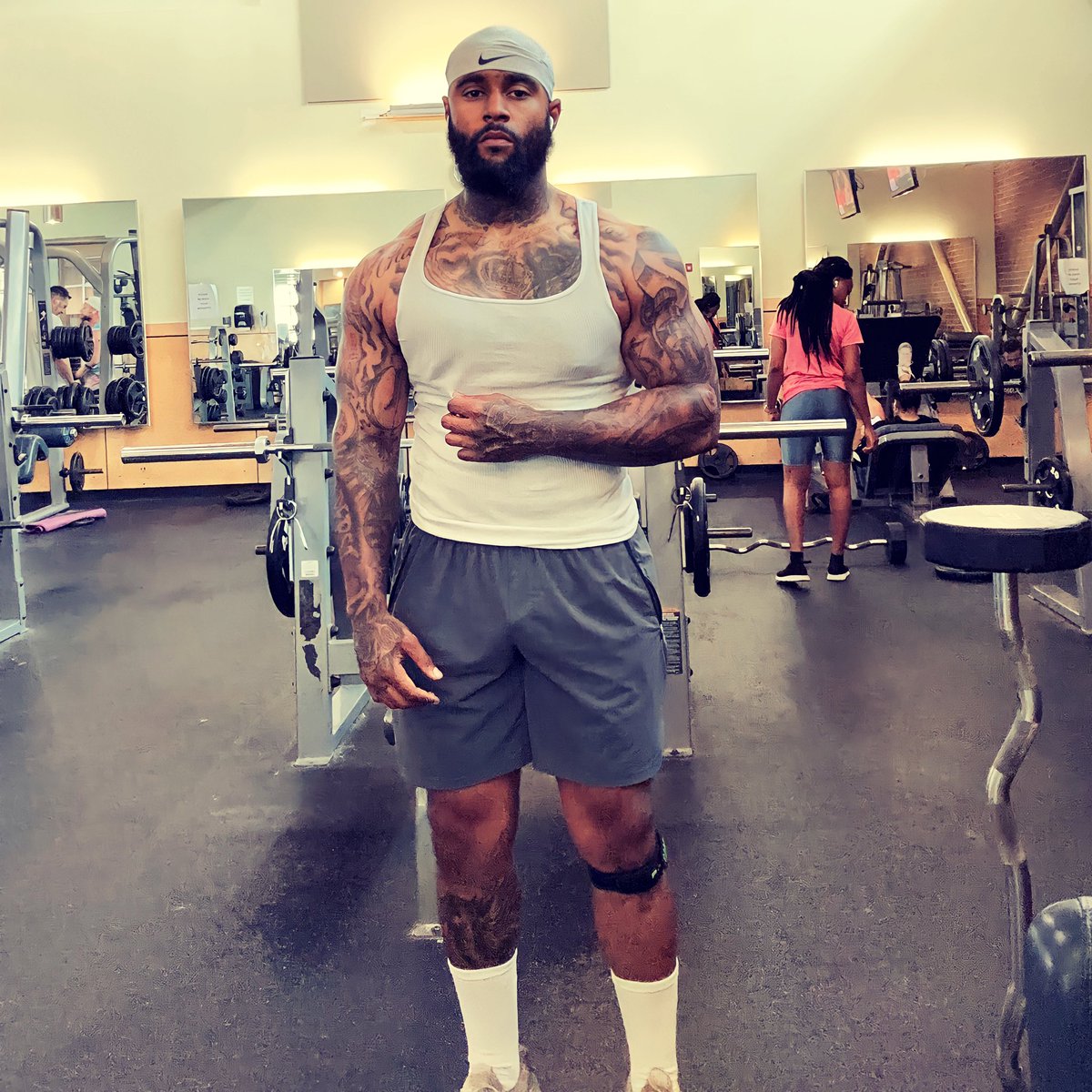 C3SOA1's tweet photo. This a different type of bag I’m in when I wanna get in💪🏽 https://t.co/WqDxDBpSdx