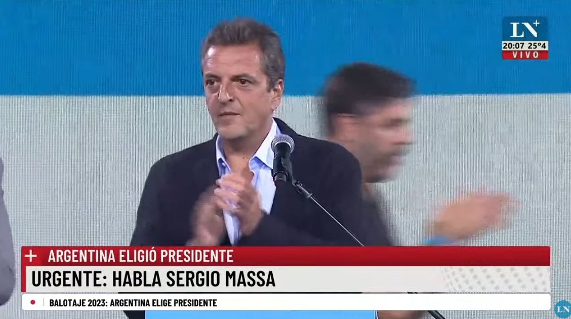 laderechadiario's tweet photo. 🇦🇷 | La cara de la derrota: Sergio Massa (@SergioMassa) concedió la derrota luego de hacer la peor elección de la historia del peronismo.

Javier Milei (@JMilei) es oficialmente el presidente electo de la Argentina. https://t.co/ieJg3HkJ4W
