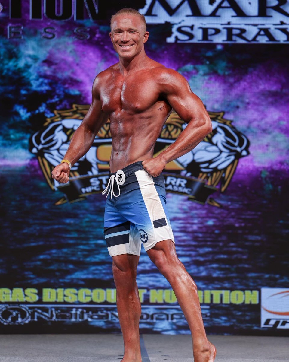 ClearLikeWater1's tweet photo. City of Lights turned to City of Gold for last weekends @NPC_SteveKarr!

#MensPhysique
200.5lb at 3.5%pb
2nd Place Open Class F
4th Place Novice Class C

Congratulations to all our competitors, who dominated in Las Vegas!

Got more stage shots coming.

Team: #EliteFitnessTraining https://t.co/j9n3Rh3pC4