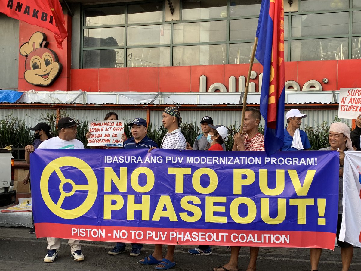 anakbayan_ph's tweet photo. NO TO PUV PHASEOUT!

Sinalubong ng mga jeepney drivers, operators, at mga taga-suporta ng protesta ang pagsisimula ng welga ngayong araw sa Monumento. Kaisa ang Anakbayan sa panawagan na ibasura ang palpak, pahirap, at hindi makatao na PUV Modernization Program. https://t.co/mAFnj31Cbt