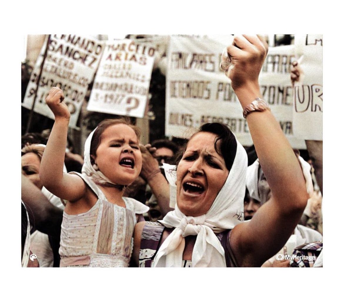 EspMartina's tweet photo. Por ellas, más fuertes que nunca. Mañana se llora y el martes se lucha. https://t.co/0GvTsV2TN6