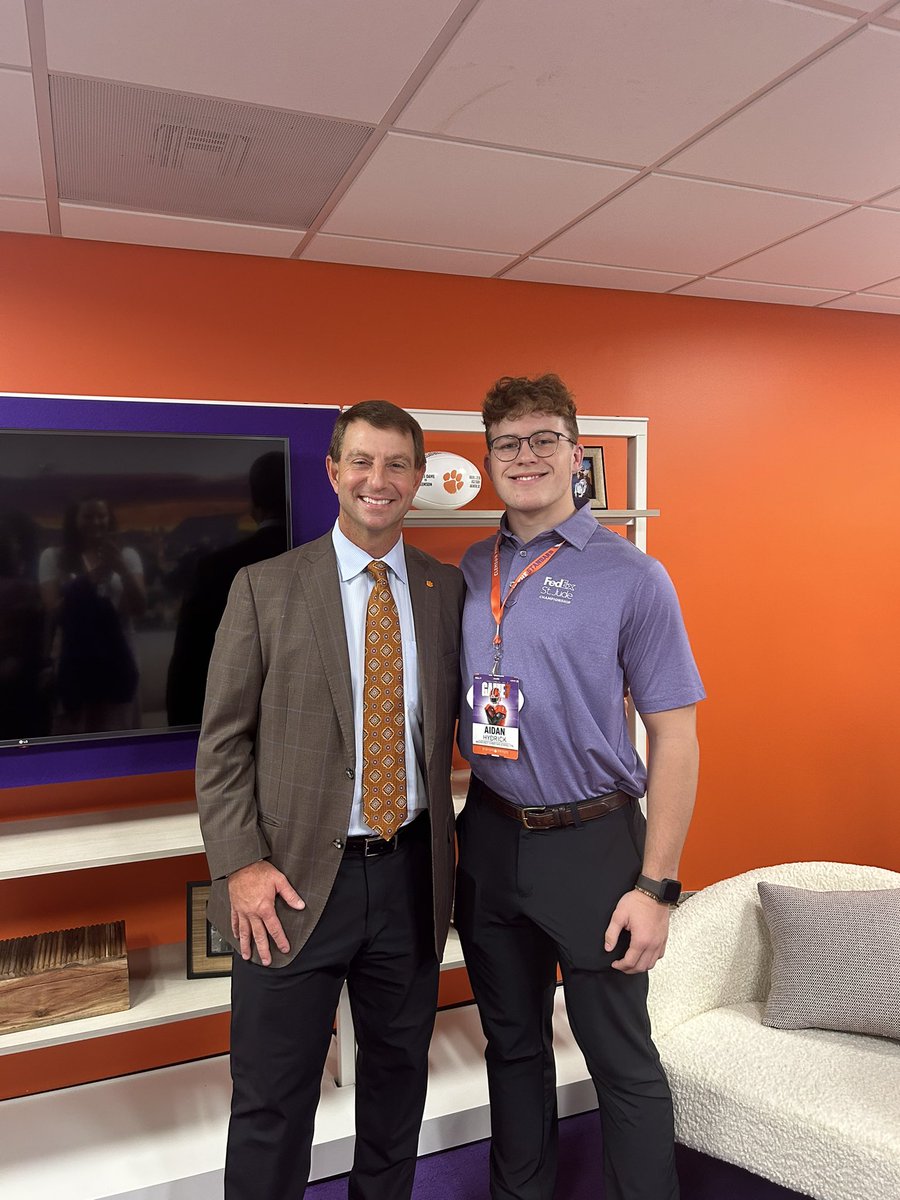 AidanHydrick7's tweet photo. Blessed to receive an offer from Clemson! 🐅
@CSmithScout @RobbyDonaldson @615recruiting @WillGilchrist5 @ClemsonFB @Football_BCS @BronHe https://t.co/ZhjLzqGVUe