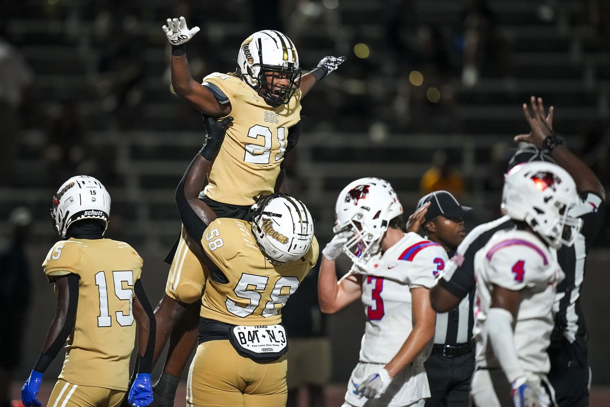 SportsDayHS (@sportsdayhs) on Twitter photo 10 Dallas-area #txhsfb players to watch in the UIL regional semifinals, including...
-Highland Park QB Parker Thompson 🚀
-Forney RB Javian Osborne 🐰
-Rockwall RB Ashten Emory 💪
-SOC RB Danny Green 🐻
Full list: dallasnews.com/high-school-sp…
<a href="/DMNGregRiddle/">Greg Riddle</a> | #TXHSFBPlayoffs 10 Dallas-area #txhsfb players to watch in the UIL regional semifinals, including...
-Highland Park QB Parker Thompson 🚀
-Forney RB Javian Osborne 🐰
-Rockwall RB Ashten Emory 💪
-SOC RB Danny Green 🐻
Full list: dallasnews.com/high-school-sp…
<a href="/DMNGregRiddle/">Greg Riddle</a> | #TXHSFBPlayoffs