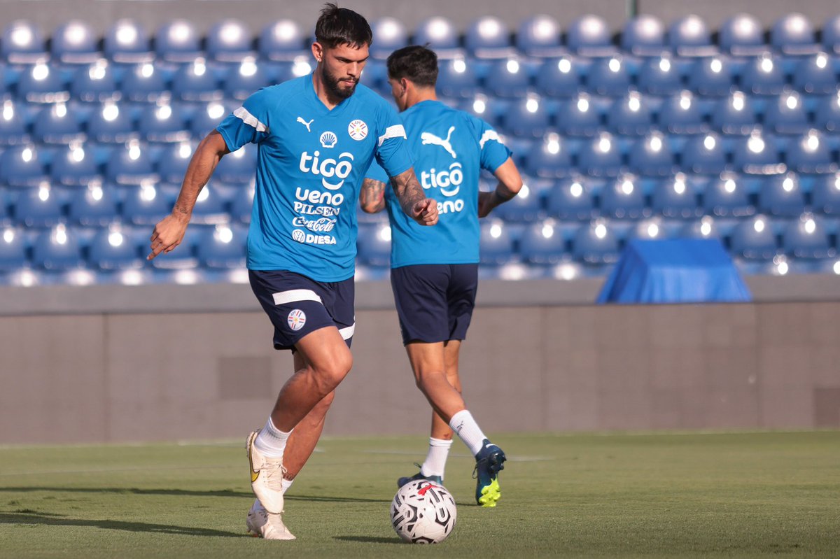 La Albirroja entrenó en su casa 🤩

El ueno Defensores del Chaco recibió a la Selección Nacional en su preparación para medirse ante a Colombia.

🗞️ goo.su/HvMn

¡El martes nos vemos en <a href="/ElDefensores/">ueno Defensores Del Chaco</a>! 💪🏻

#VamosParaguay 🇵🇾