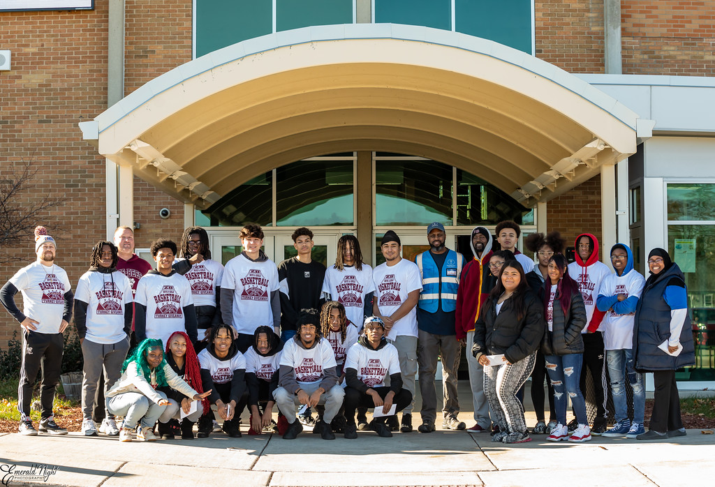 DCuttill's tweet photo. What a great day today, giving to people in need this holiday season. Big shout out to Coach Rod Henry for putting this together. 80 turkeys given out this morning! Big shout out to Kathy Stinson and getting these great photos! @KathyStinson @ZBGirlsBBALL @ZBTHSBOYSHOOPS https://t.co/kp2ofy9P9A