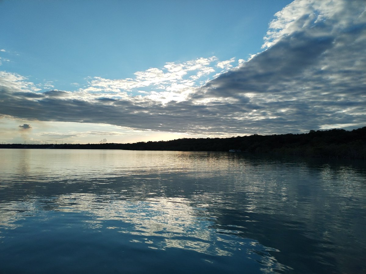 #ZonaSur  #Atardeceres a los alredores del #BarrioMágico de los mejores en el #CaribeMexicano
<a href="/dafnheed/">Dafnhee del carmen</a>
<a href="/LoriaNaidelyn/">Naidelyn Loria</a>
<a href="/loriaedilbertoo/">Edy Loria</a>
<a href="/RebecaTem/">Rebeca</a>
<a href="/DianaEstefanaC6/">Diana Estefanía Coronado Ruíz</a>
 <a href="/diana_uan/">Diana Uan</a>
<a href="/RoxanaMena18/">Roxana Mena</a>
<a href="/CarlosM56561117/">Carlos Maldonado Pérez</a>
<a href="/manuel8canul5/">Manuel Alberto Canul</a>
<a href="/egreteccancun/">Fundación de Egresados y Amigos del TecNM</a> <a href="/egresadostec/">Asociación de Egresados del ITCH, A.C.</a> <a href="/arquitecto_mx/">Victor Sánchez Ruz</a> <a href="/LigiaSierraA/">Ligia Sierra Aguilar</a>
