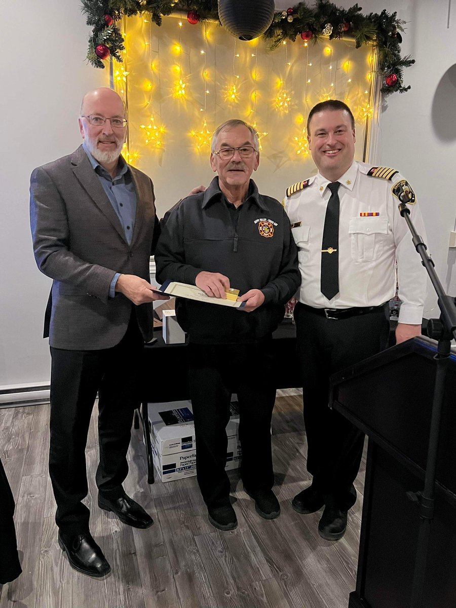 PerryTrimper's tweet photo. Celebrating years of service with @Town_HVGB Firefighters #DonWebber #GeorgeWay @YvonneJJones https://t.co/1X7jFSPSBb
