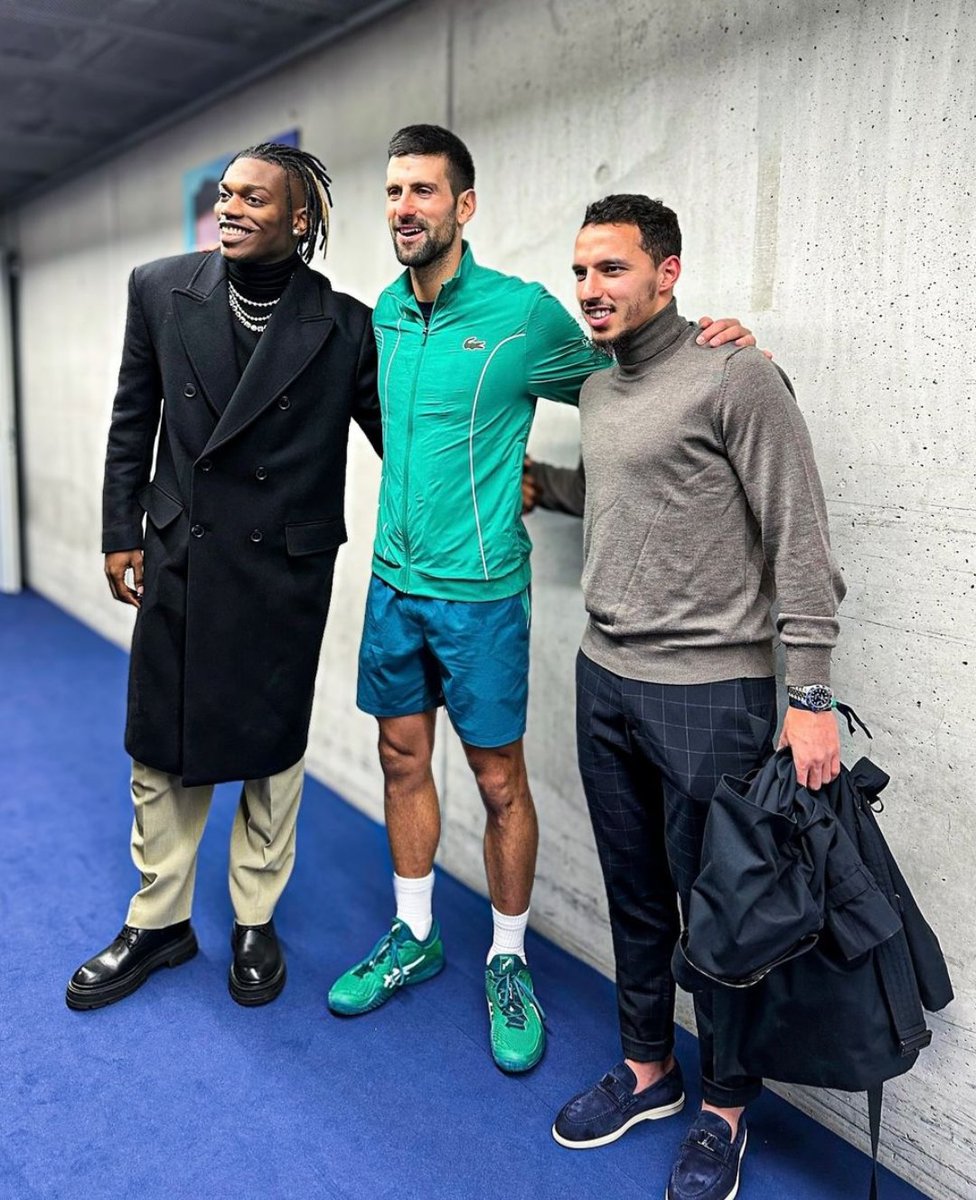 ActuFoot_'s tweet photo. Rafael Leão x Novak Djokovic x Ismaël Bennacer 🐐⚽🎾 https://t.co/jZFi2VFjKi