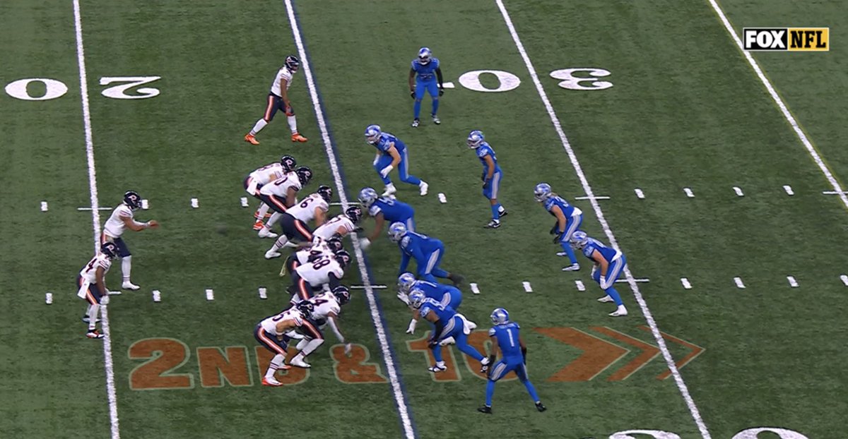 These are the 1st and 2nd down formations Luke Getsy trots out with the game on the line. 

Everyone in the stadium knew a run up the middle was coming. 9 lions players within 4 yards. BEGGING to be spread out.

To do it twice in a row is unforgivable. #DaBears #Bears