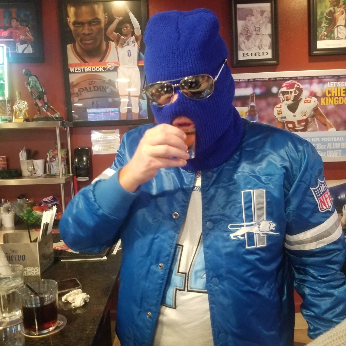 oNooooos's tweet photo. @JHackett12 @ZerkTalk I'll give him full status if he wears that hoodie to THANKSGIVING with a tie https://t.co/DGQoa33QHW