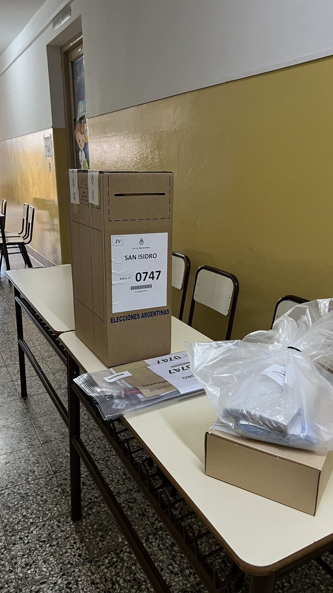 Un ejército cuidando los votos. Quiero que sepan que todos ustedes hicieron la diferencia. 

Mi gracias enorme a <a href="/PabloOliveraDaS/">Pablo Olivera Da Silva</a>, <a href="/guadaneme/">La Lupe ®</a>, <a href="/PNLArg/">🏴‍☠️ Mai neim is M. Carolain 🇦🇷</a> y @MatiasMey que se pusieron la 10 para enseñar a cuidar los votos. 
Son el equipo que siempre quiero de mi lado.