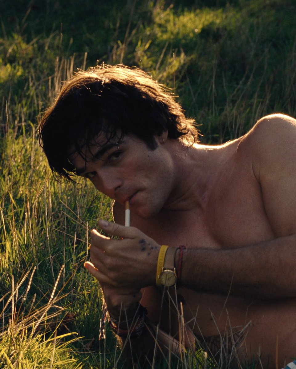 DiscussingFilm's tweet photo. Jacob Elordi on Barry Keoghan’s character licking up his cum around the bathtub drain in ‘SALTBURN’:

“I was like, ‘Thank God, it’s mine’. I was very proud. I was very proud to have Barry Keoghan guzzling it like that.”

(Source: https://t.co/uOsUMW1efc) https://t.co/DBPuuxI5cT