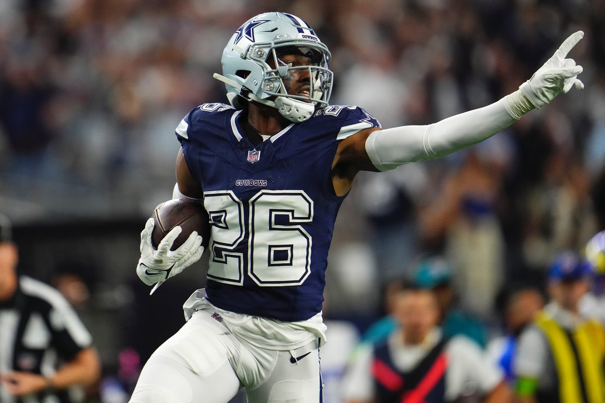 NFLonCBS's tweet photo. Most Pick Sixes this season

Daron Bland       4
Seahawks           2
Jaguars                2
Colts                     2
Panthers              2
Giants                   2
13 teams tied     1 https://t.co/bBteJyiiiD
