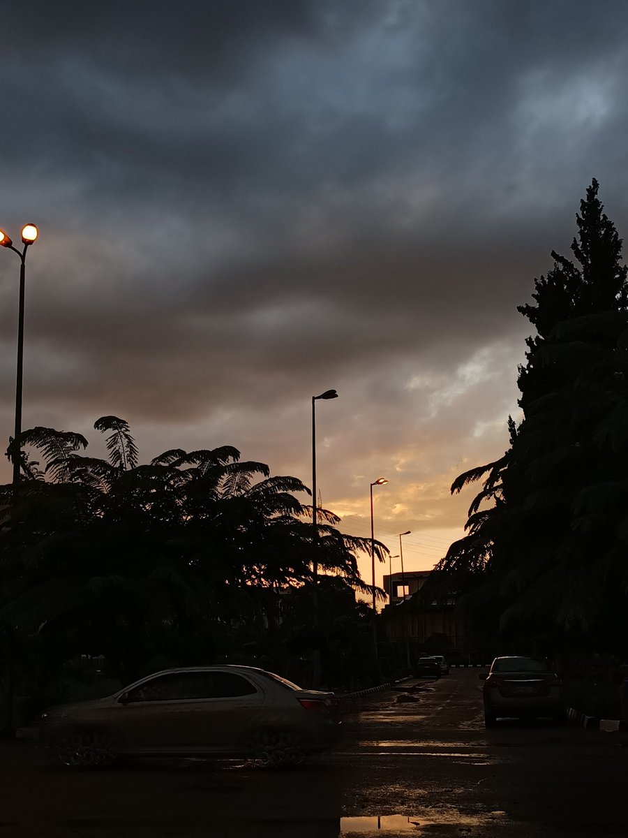 h_7atab's tweet photo. 🌧️ https://t.co/yGE2qPNqOu