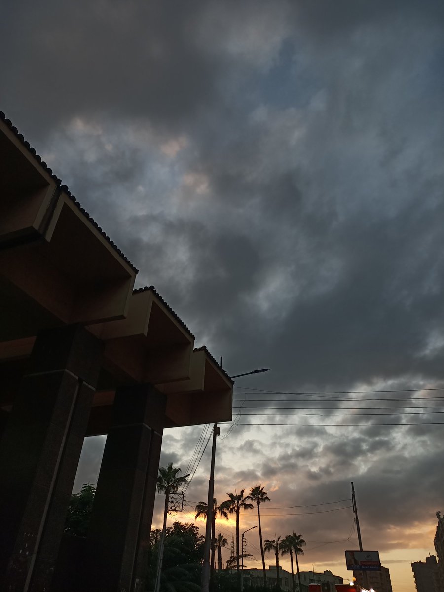 h_7atab's tweet photo. 🌧️ https://t.co/yGE2qPNqOu