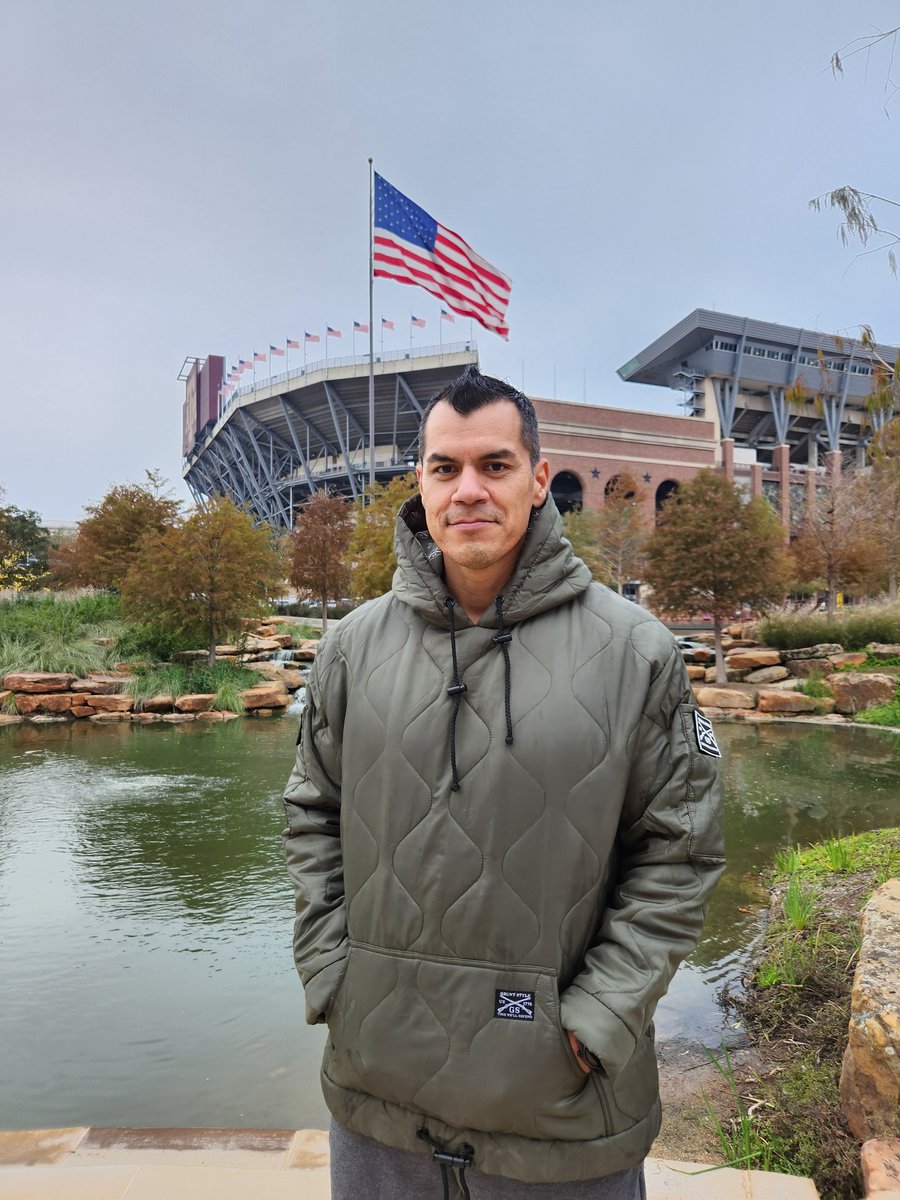 rollinsw0llen's tweet photo. Enjoying the view and fresh air on campus @tamu @AggiePark
I'm wearing the Woobie Pullover Hoodie - Military Green
Save 25% off your first order of @gruntstyle with my code JesseJ25
#GScoldweather #gruntstyle #thiswelldefend #GruntStylePartner #wintergear https://t.co/M8IkkBP4Fw