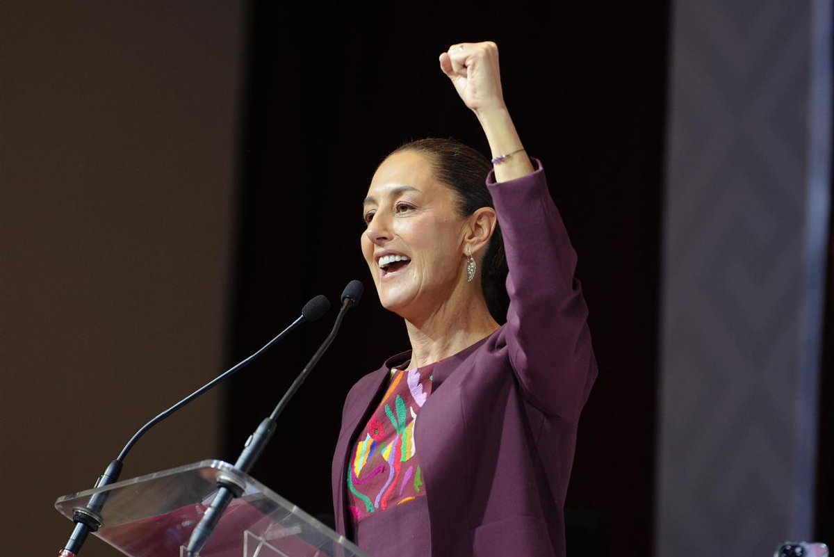 TabascoJavier's tweet photo. Con gran alegría acompañamos a nuestra compañera @Claudiashein en su registro como Precandidata Única a la Presidencia. Un honor ser parte de este momento histórico. ¡Vamos a consolidar la Transformación! https://t.co/i0Qnbwd9KD