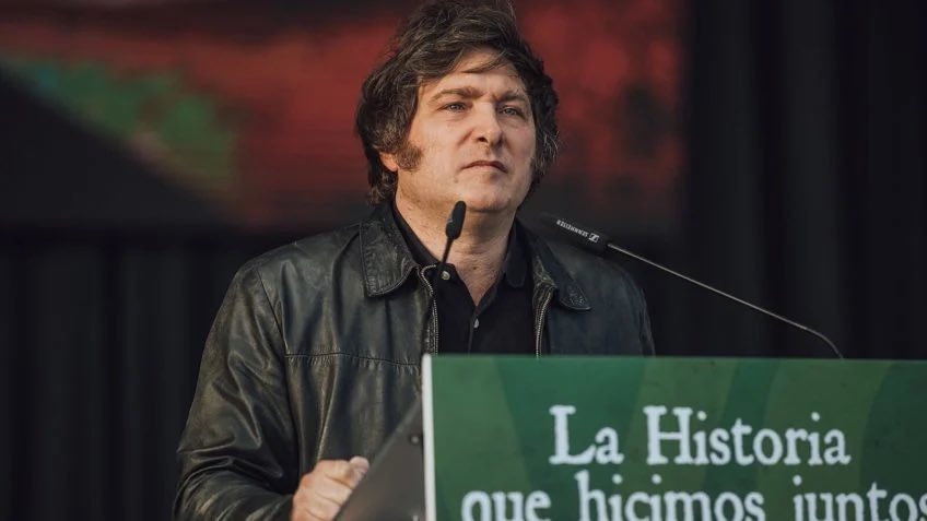 fabriciopref's tweet photo. Grande notícia na Argentina! 🇦🇷

Javier Milei conquista a vitória nas eleições presidenciais. Deixo meus parabéns por defender a liberdade e que possa desempenhar um grandioso trabalho. 

Desejo prosperidade ao país e esperamos todos nossos "hermanos" em nossa cidade neste verão! https://t.co/HgsbEqTY8O