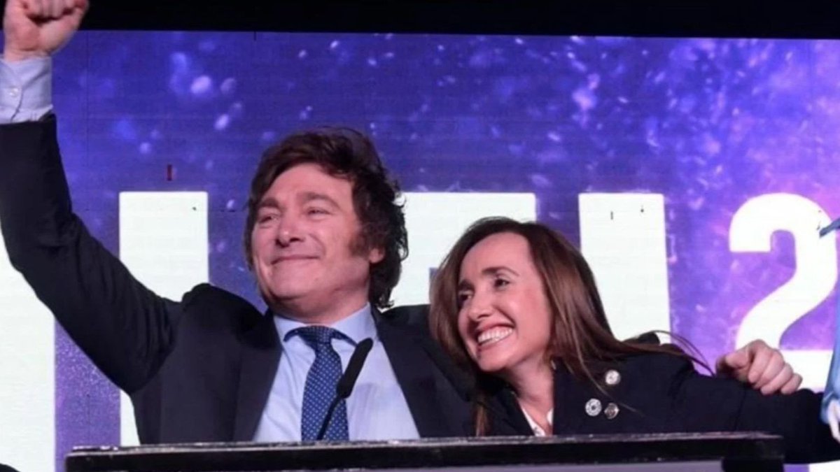 Mis felicitaciones para <a href="/JMilei/">Javier Milei</a> y para <a href="/VickyVillarruel/">Victoria Villarruel</a> , flamantes presidente y vicepresidente de Argentina. El pueblo hoy se expresó en las urnas y votó un cambio, con mucha esperanza puesta en que un futuro mejor es posible. 
Hoy tienen la enorme responsabilidad de sacar al