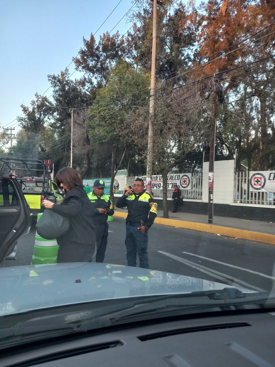 apmora's tweet photo. @A_VCarranza @CoronaCapital que grandiosa idea cerrar acceso a lateral para entrar a sus estacionamiento. ¿Y los que van en silla de ruedas? https://t.co/lwpIfNnG4d