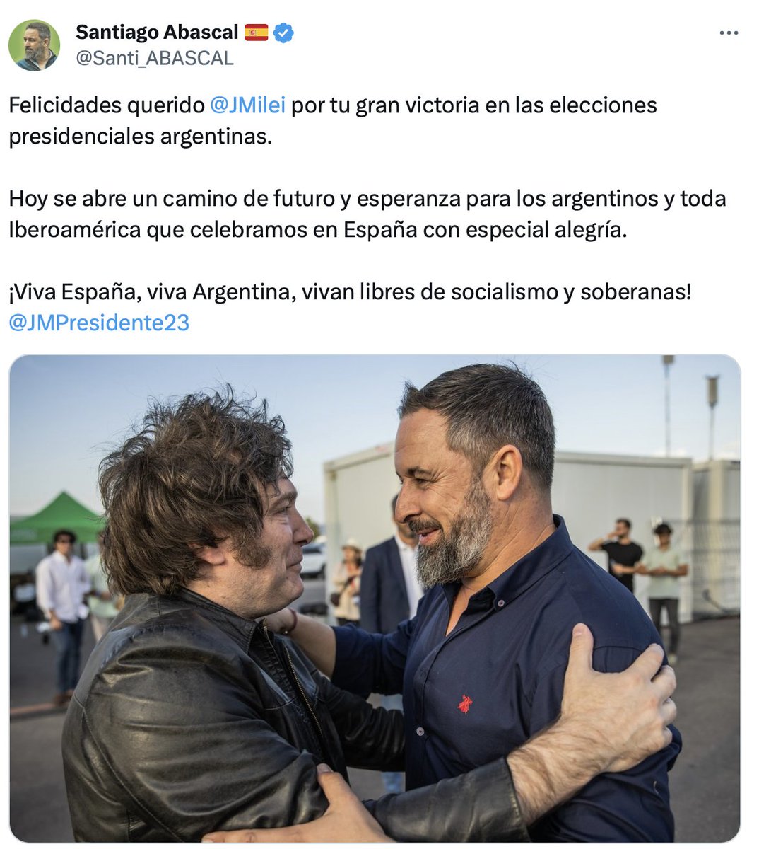 Día triste. La ultraderecha gana en Argentina, en sus dos versiones: libertaria y bronca (Milei) y reaccionaria (Villarruel). De fondo, una grave crisis social. Factor clave: el apoyo de derechas liberal-conservadoras, que en 🇦🇷 -como en 🇪🇸 y otros países- normalizan a los ultras