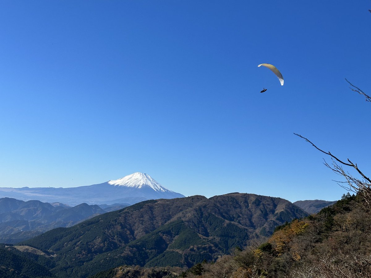 Got out for a hike up Ohyama in Kanagawa yesterday. Gorgeous weather and even #Fujisan made an appearance.