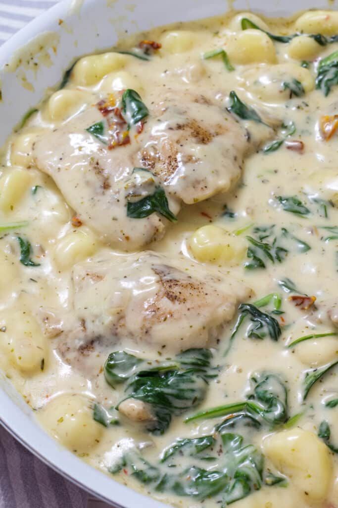 Easy One Pan Creamy Chicken and Gnocchi Recipe ⇣ mindyscookingobsession.com/easy-one-pan-c… You'll have an impressive dinner ready in half an hour with this easy recipe! Plus. only one pan to clean after delicious, creamy chicken and gnocchi. #onepan #easydinner #gnocchi #chicken #potato