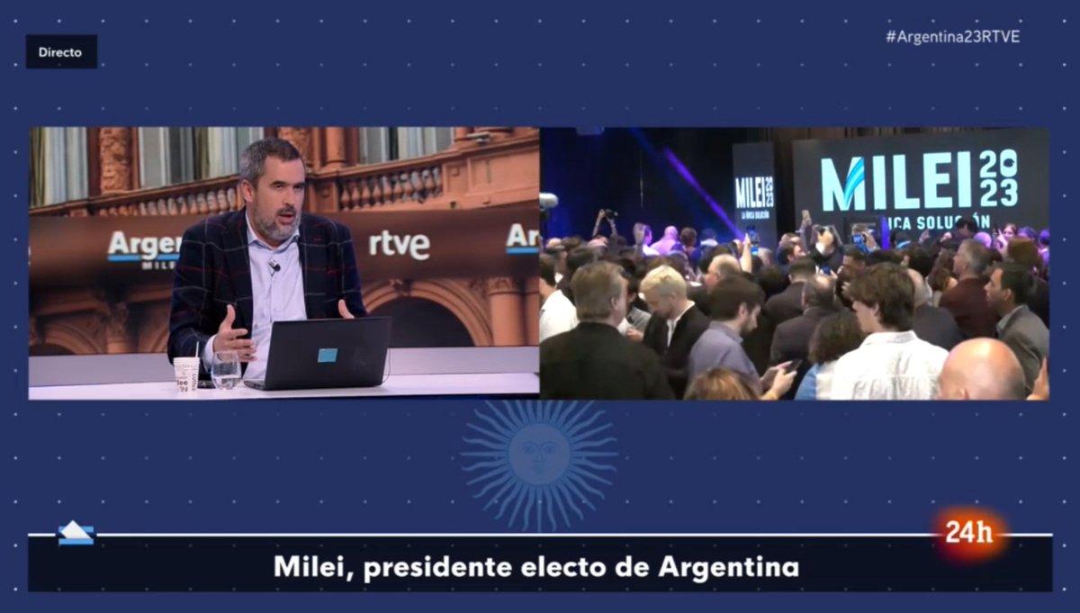 joanantonTT's tweet photo. #Argentina23RTVE 
Me parece una preciosidad la puesta en escena de este especial informativo!! 

La iluminación del plató, el grafismo, el diseño de las gafas, el scroll de "Argentina '23" en el videowall... Me encanta! https://t.co/8qQRXR9aYp