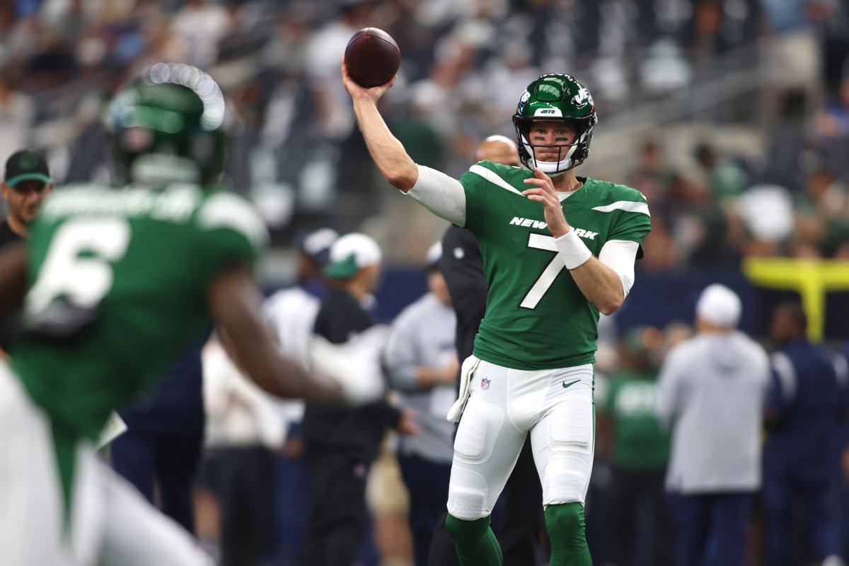 snyjets's tweet photo. Tim Boyle has entered the game at quarterback for Zach Wilson. https://t.co/kyjCgWvONd