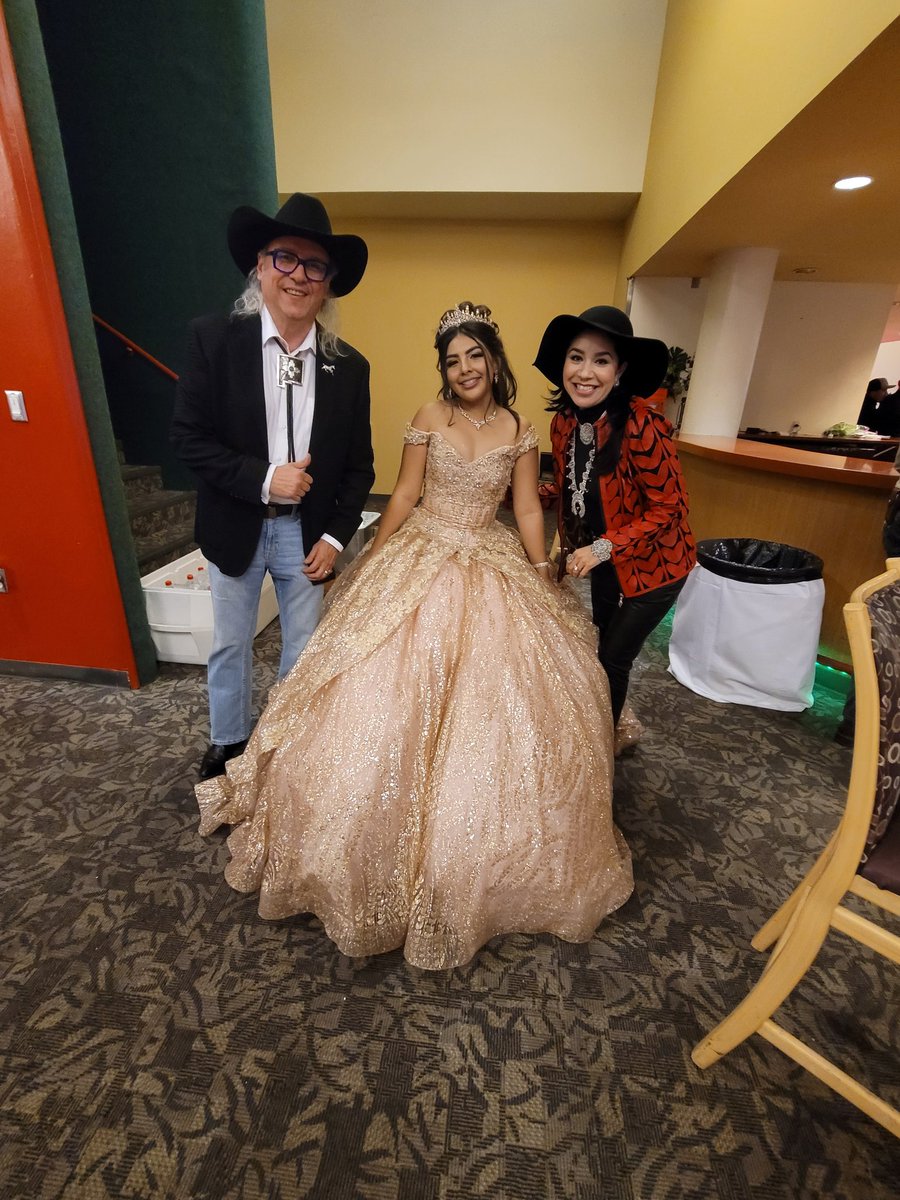 idalialt's tweet photo. Family Quinciañera celebrating my prima, Victoria.  We love you! https://t.co/HkBFxePhnd