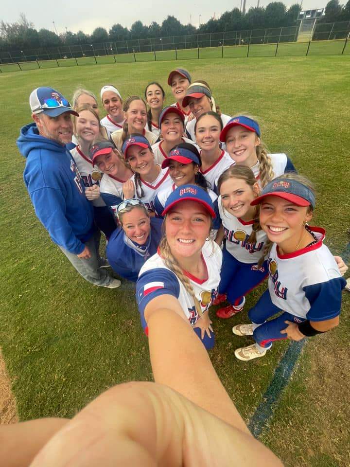 Thank you to this awesome team of ladies on a great fall season!! Lots of hard work and growth  achieved along with a few new pieces of bling! Excited for summer season!! ❤️🤍💙 #letsgoglory <a href="/TexasGlory/">Texas Glory</a> <a href="/NCAASoftball/">NCAA Softball</a> #softball #workhard #goals #becommitted #getcommitted