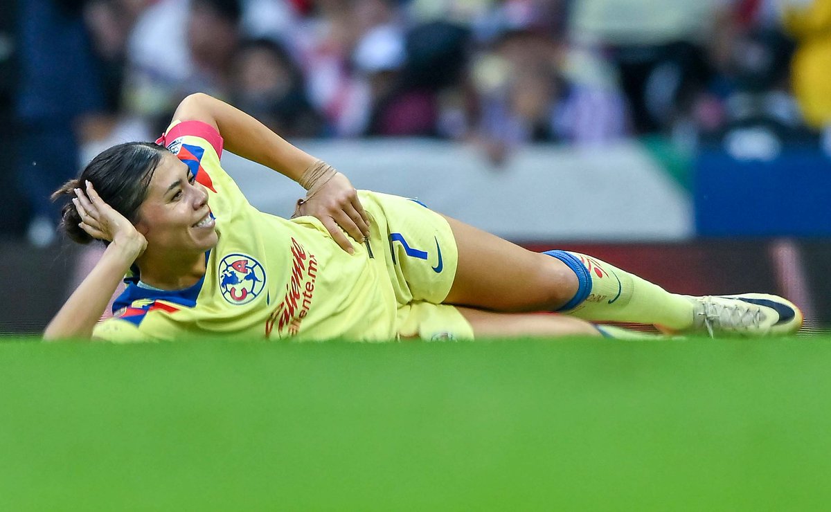 ALESIRAM20's tweet photo. Las quiero un chingo cabronas 💙💛🦅 https://t.co/wHhB2hrlgP