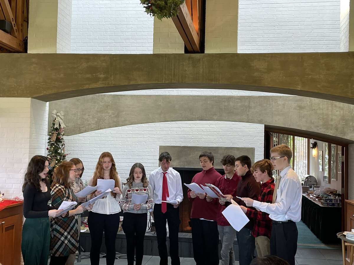 lakelehmanband's tweet photo. Thanks to our @lakelehmanband and chorus students for sharing their musical talents at the Holly Brunch today! #llpride #holidayspirit #Knight_Vision3 @LLSDKnights https://t.co/xlU3MdZpyH