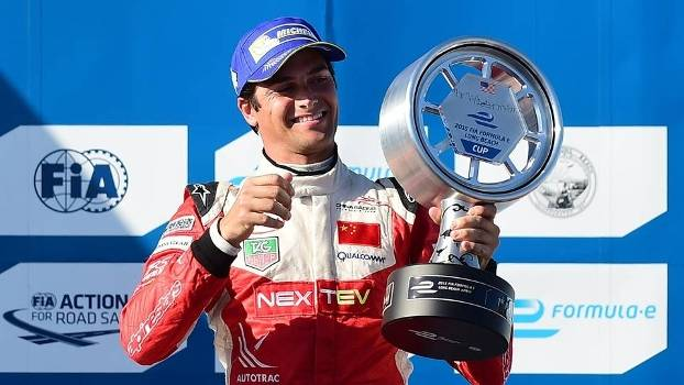 Formula0_versee's tweet photo. 71/71

@hamiltondof0 ultrapassa Kovalainen e encosta em Nelsinho 

Mas na outra curva Nelsinho fecha o espaço e o finlândes repassa, PODE TOCAR O TEMA DA VITÓRIA POIS NELSINHO VENCE O GP DO BRASIL. @NickHeidfeldF0 é campeão sem nem mesmo pontuar para alegria dos alemães https://t.co/cYi5iycOu2