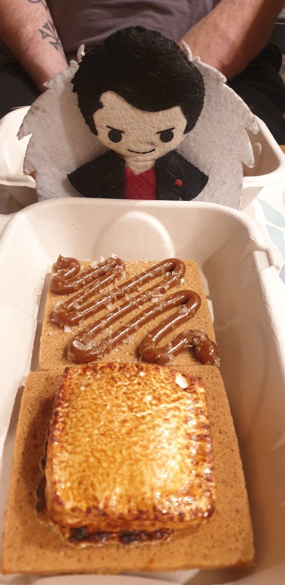 Plushifer's tweet photo. Can't be in the US and not have ridiculously overpriced smores https://t.co/znbzBUWJDq