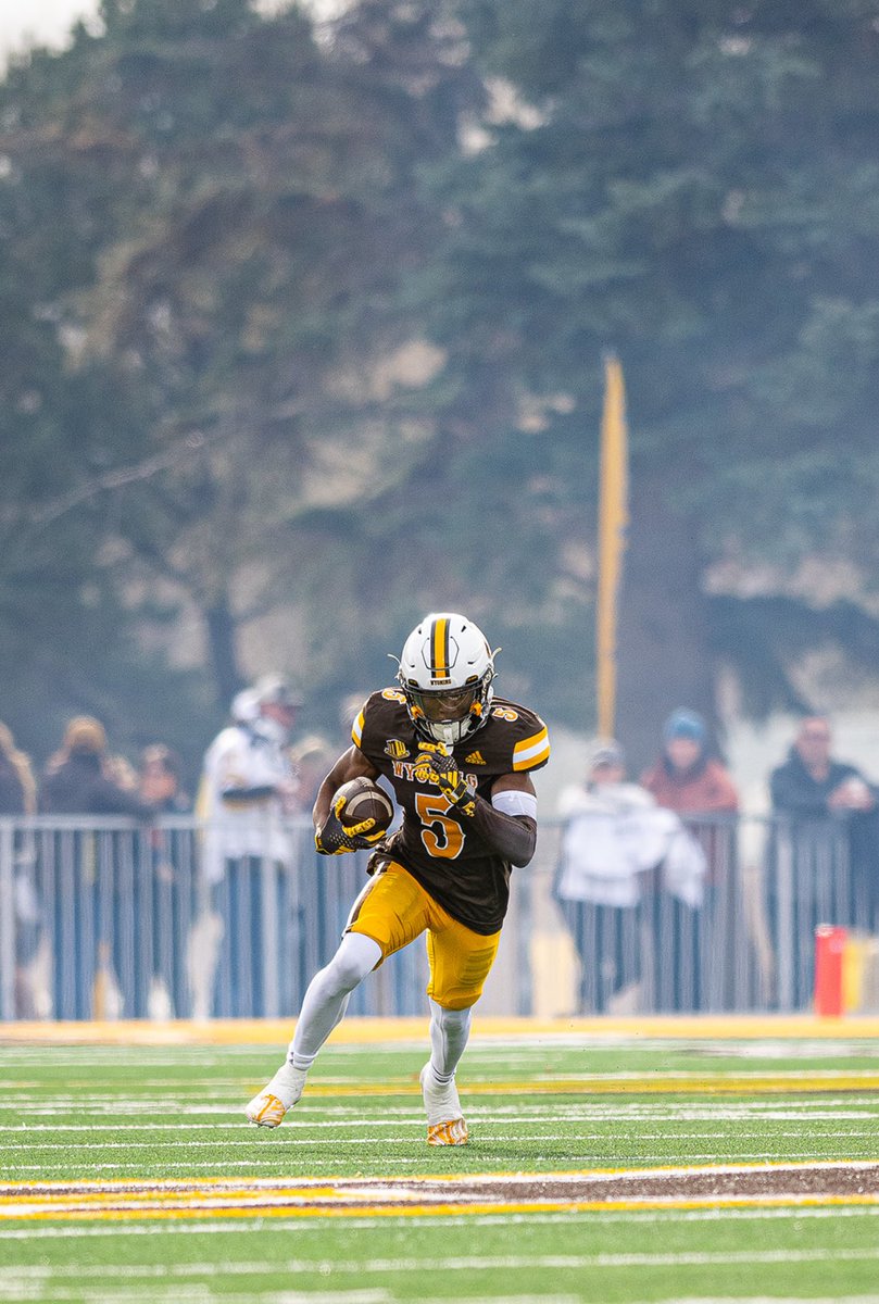 Yesterday was a great senior day win. 7-0 at home &amp; this catch put me past 2,000 career receiving yards. I’m forever grateful! 🙏🏾