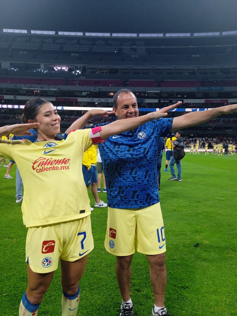 tudimebeto's tweet photo. Cuauhtémoc Blanco está muy orgulloso del América Femenil, y de Kiana Palacios por festejar como él lo hace🥹💛

ESTO ES AMÉRICA, Y SI GANAMOS... GANAMOOOOOS!🧬🩸🦅 https://t.co/zEbxC5ItZw