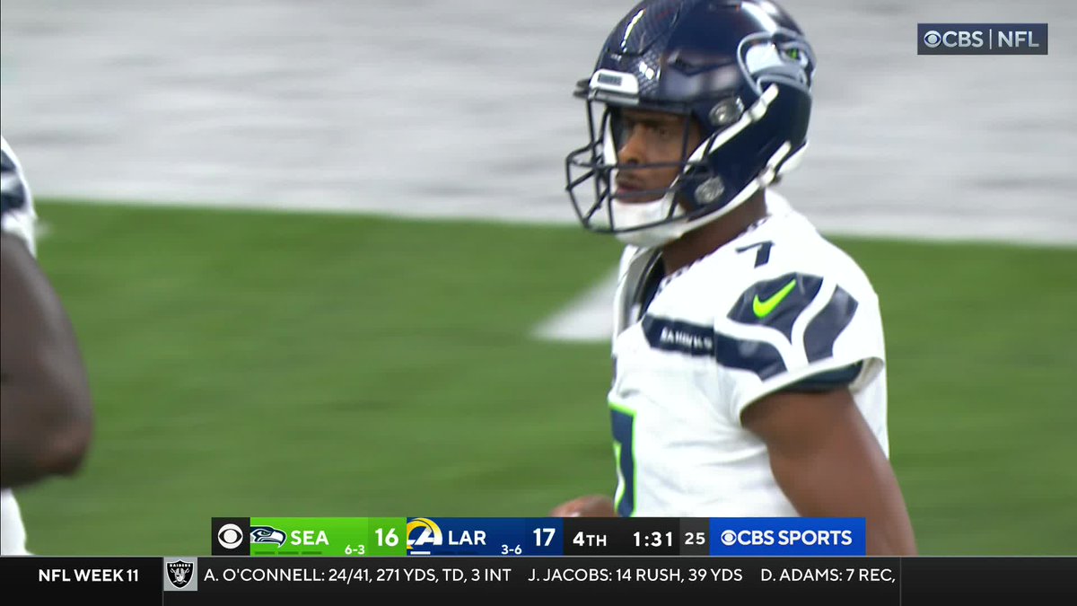Geno back out there for the final drive 👀 #SEAvsLAR