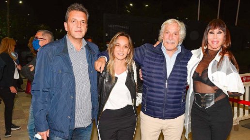 ladymoskigna's tweet photo. Lo mufa que siempre es Moria Casan:
2003: apoyó a Menem, ganó Nestor
2007, 2011: en contra de CFK, ganó CFK
2015: Apoyando a Scioli, ganó Macri
2019: Apoyó a Espert, ganó Alberto
2023: APOYO A MASSA: GANÓ MILEI