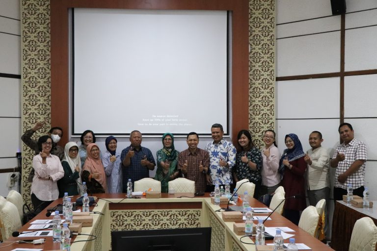 FisipUNS's tweet photo. KPPMF FISIP UNS Mengadakan Pelatihan “Penyusunan Roadmap Penelitian dan Pengabdian Grup Riset”

Selengkapnya di https://t.co/x8oG3f4uOd

#FISIP 
#FISIPUNS 
#UNS 
#UniversitasSebelasMaret
#LeadingTheFutureSociety https://t.co/U4VKA9fy4d