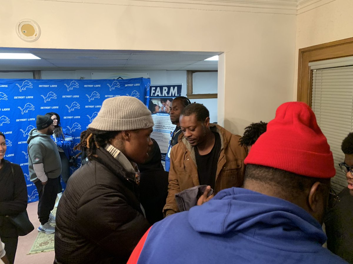 E_Woodyard's tweet image. After the win, where he scored his 3rd career TD, #Lions WR Jameson Williams pulled up to the West Side of Detroit to give out turkeys and signed footballs to families at the Family Assistance for Renaissance Men (@FARMFathers). He called it “important” to show up for the city.